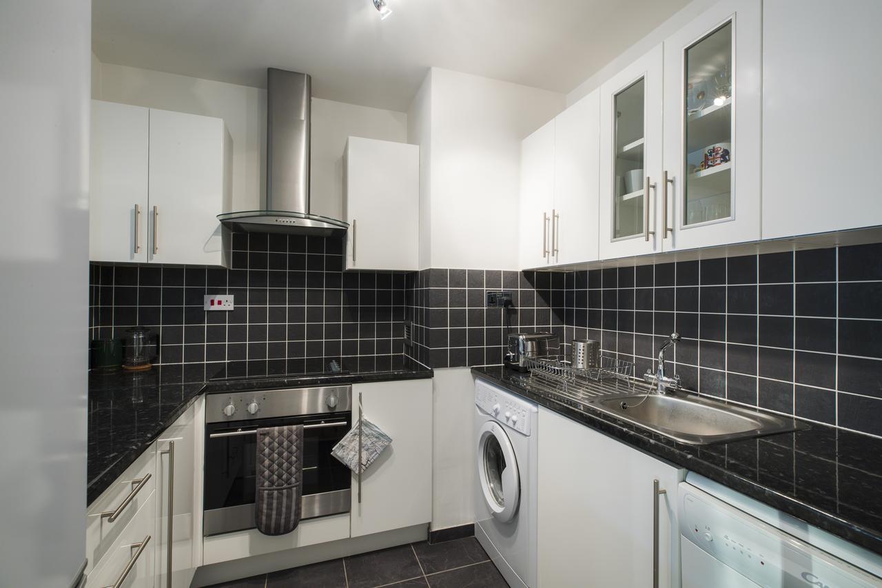 런던 Sublime Flat With Thames View 아파트 외부 사진