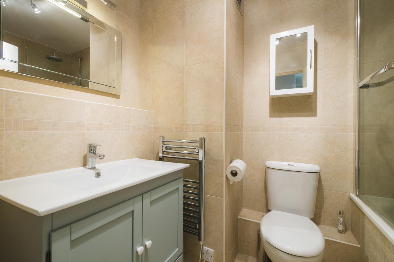 런던 Sublime Flat With Thames View 아파트 외부 사진