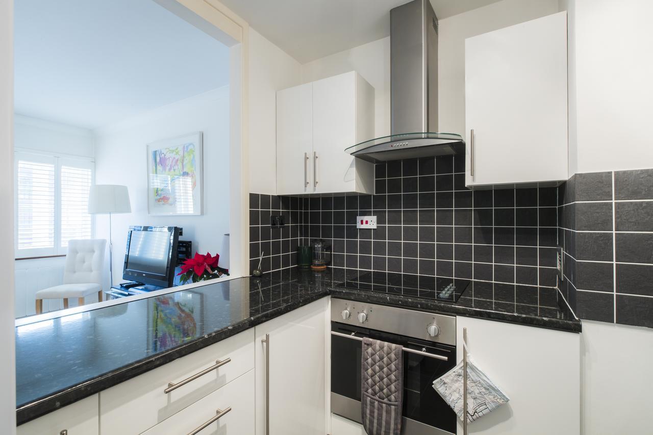 런던 Sublime Flat With Thames View 아파트 외부 사진